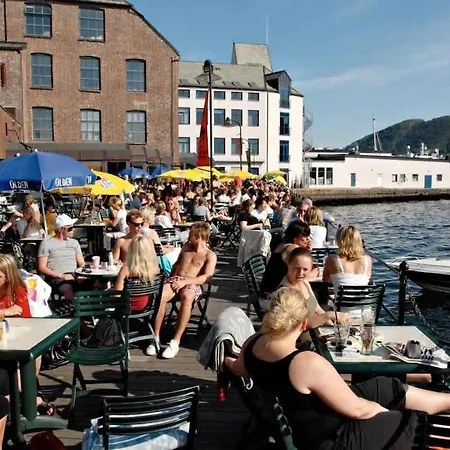 Cozy Near Bryggen Full Kitchen Elevator Μπέργκεν